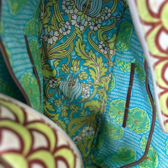 Chic Floral Travel Bag - Blue and Brown - Picture 7 of 15